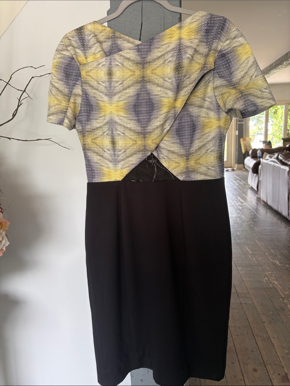 Women's Short-Sleeve Two-Tone Sheath Dress in Yellow Gray and Black BLACK Halo